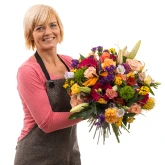 Blumenarrangement mit Frau